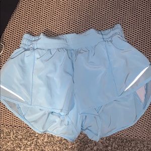 Lululemon shorty hot short ll 2.5” blue